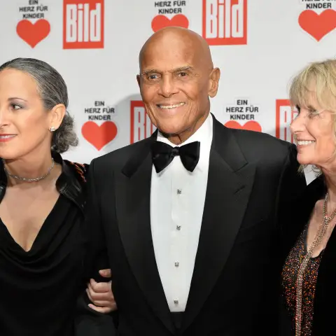 Harry Belafonte with daughter Gina and wife Pamela