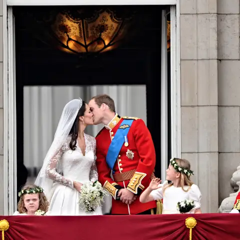 Kate Middleton and Prince William romantic wedding kiss