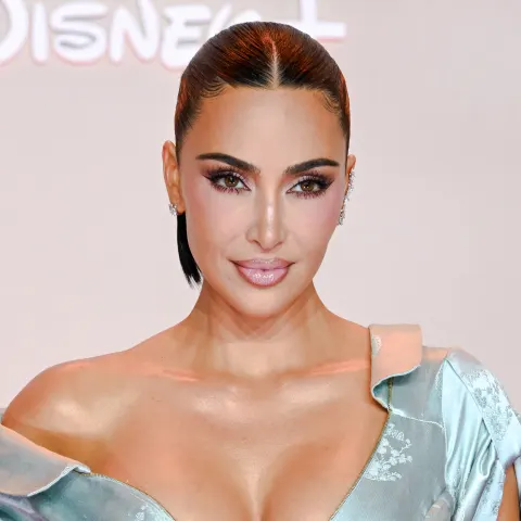Kim Kardashian will receive one euro in compensation.
