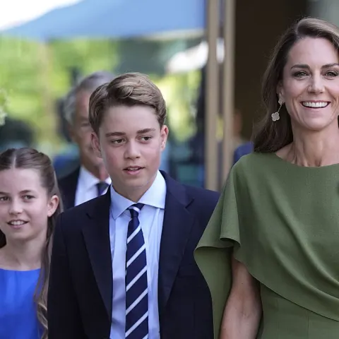 Princess Kate with her children
