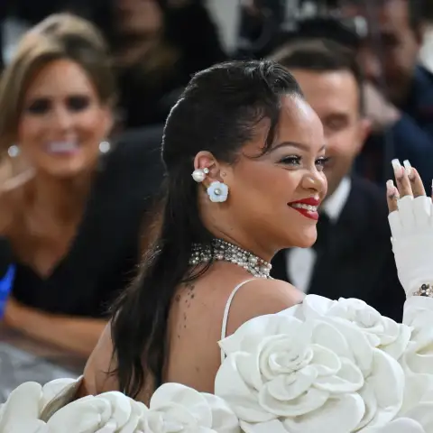 singer rihanna pregnant sexy