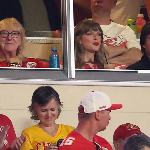 Taylor Swift and Tom Cruise