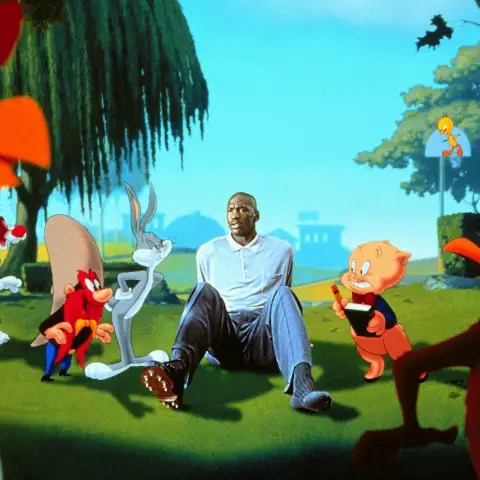 Bugs Bunny, Michael Jordan & Porky Pig Characters: Bugs Bunny,Himself & Film: Space Jam (USA 1996) Director: Joe Pytka 1