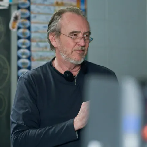 MY SOUL TO TAKE, director Wes Craven, on set, 2010. Ph: Nicole Rivelli/ Rogue Pictures/Courtesy Everett Collection Rogue