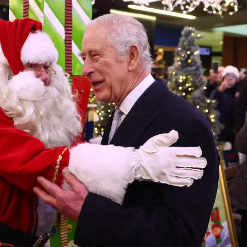 . 07/12/2023. London, United Kingdom. King Charles III during a visit to a Christmas market in Ealing, London. PUBLICATI