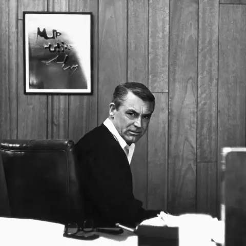 Actor Cary Grant at his house office Beverly Hills USA PUBLICATIONxINxGERxAUTxONLY Copyright: xLeoxFuchsx R0234-Grant-Ho