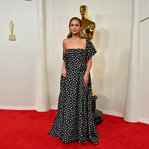 oscars 2024 stars jennifer lawrence