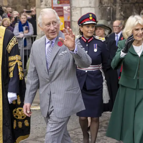 Rey Carlos y reina consorte Camilla