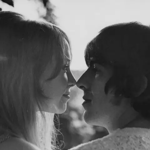 El triángulo amoroso de Eric Clapton, George Harrison y Pattie Boyd