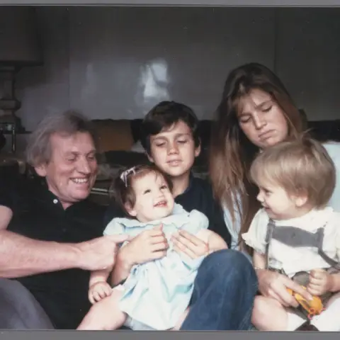 RVD / Royal House photo collection. Maxima Zorreguieta with her father, brothers and sister. 1986 Copyright: xpiemagsx p