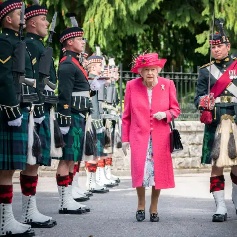 This Is The Dish That Royal Family Members Can't Eat