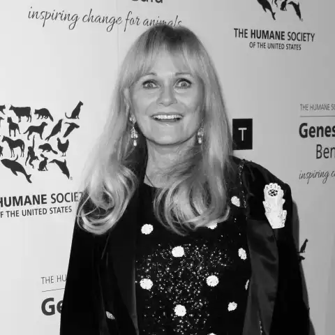 Valerie Perrine died