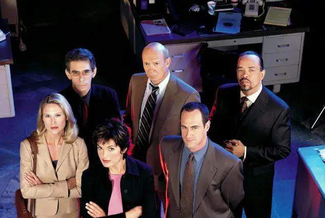 The cast of ﻿Law & Order: SVU﻿ in season 2 (2000).