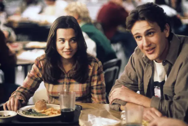 Linda Cardellini and Jason Segel in 'Freaks and Geeks' 1999