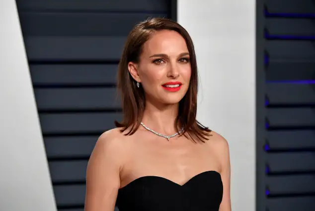 Natalie Portman attends the 2019 Vanity Fair Oscar Party