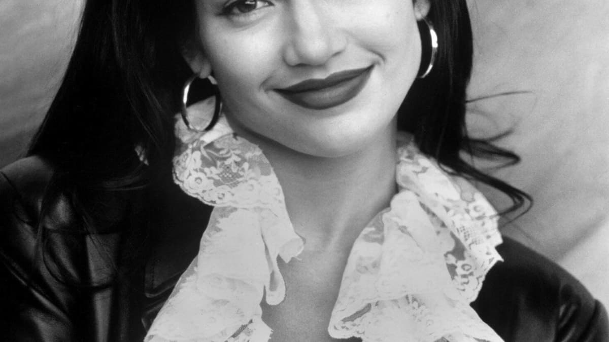 Jennifer Lopez Remembers Selena Quintanilla On Movie Anniversary