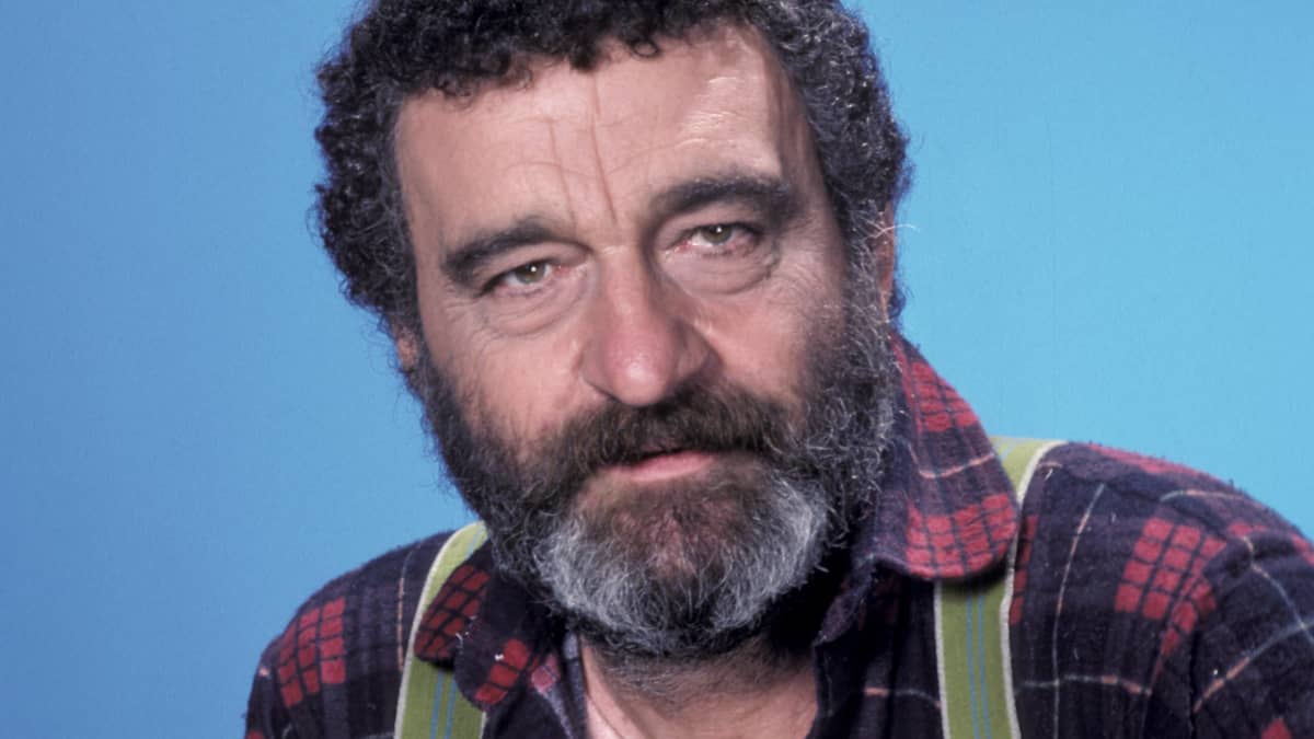 Little House On The Prairie Mr Edwards Actor Victor French Edwards is trying his best to find a bond with his eldest adopted son john, jr., but he everything he does (including buying the boy a rifle) seems to be wrong. little house on the prairie mr
