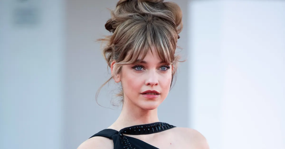 Barbara Palvin at Victoria’s Secret Weeks After Giving Birth