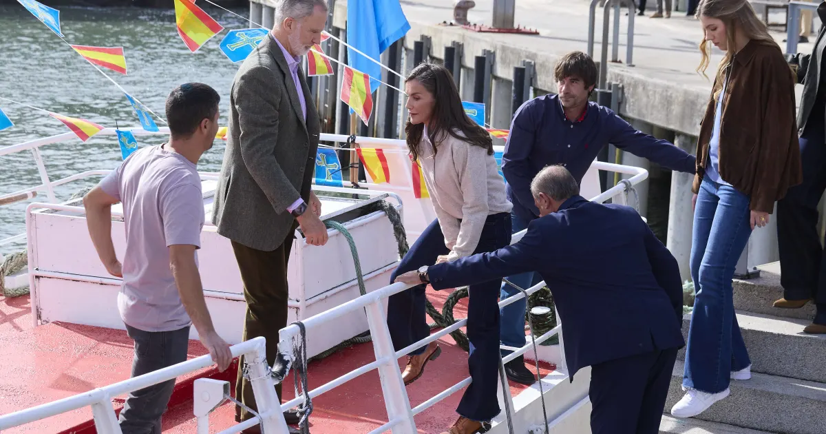 Oh No! Queen Letizia Slips on a Boat Deck During Royal Outing!