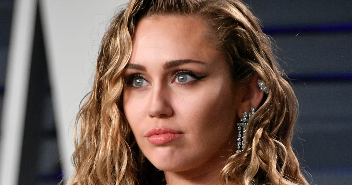 Miley Cyrus Says Her Voice Changed Following Malibu Fires(00)