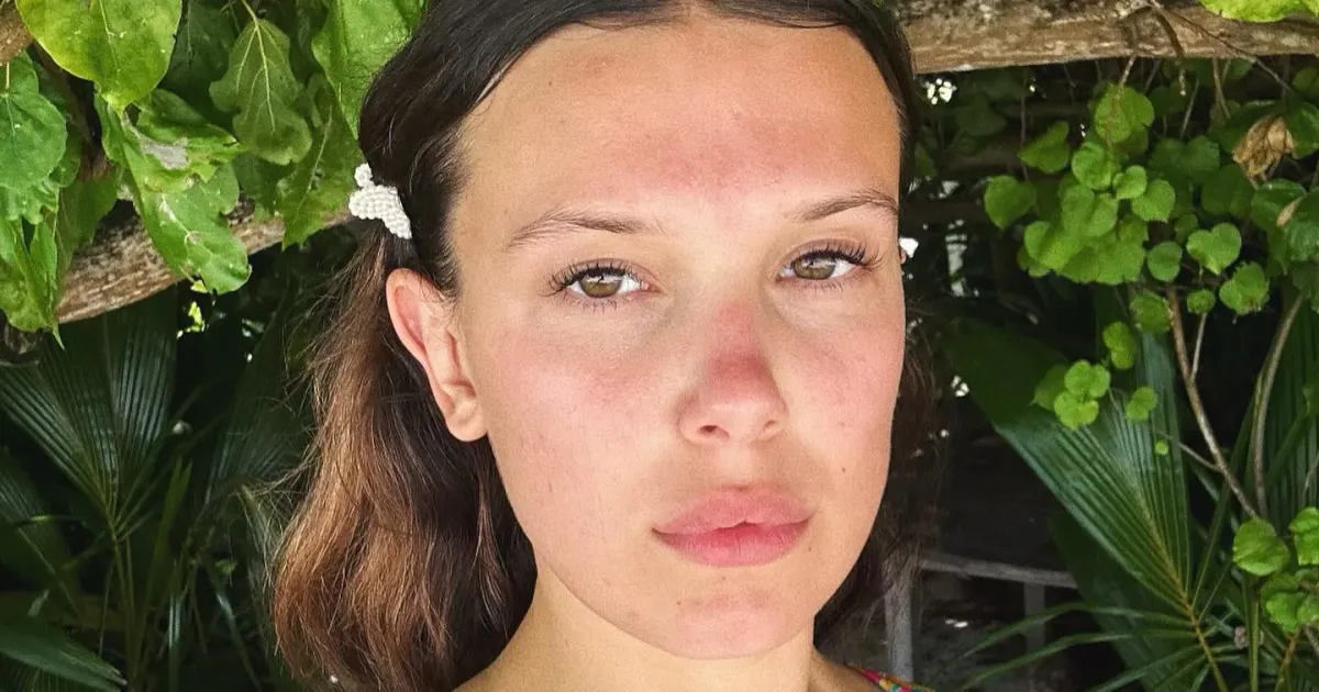 Hot Selfie! Millie Bobby Brown In Crop Top And Micro Shorts