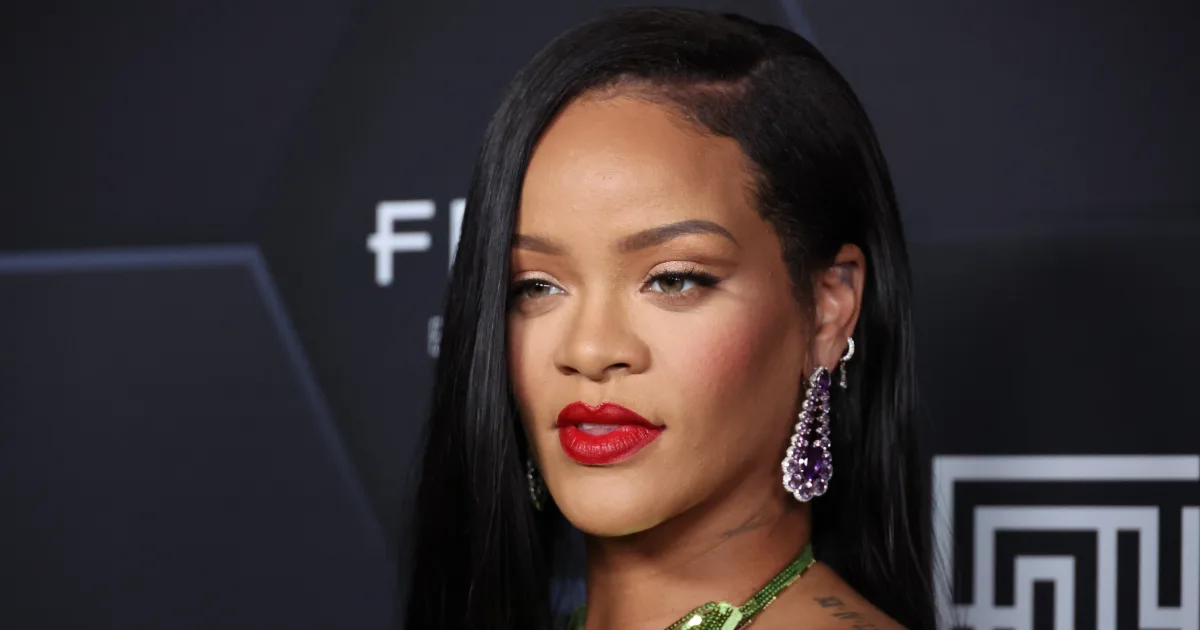 VERY Revealing! Rihanna Dazzles In Bejeweled Carnival Costume(01)