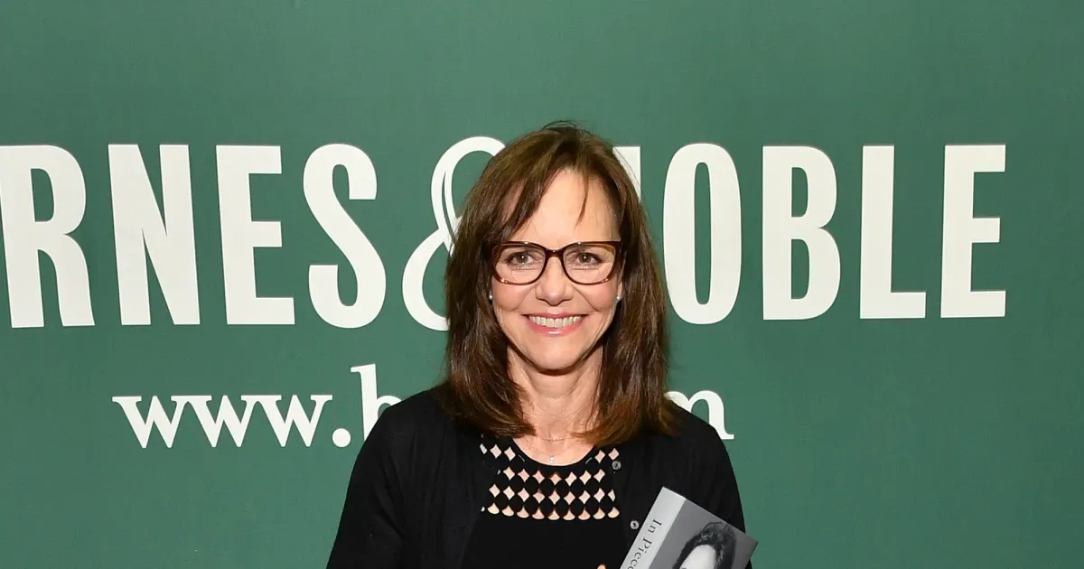 Sally Field A Look At Her Amazing Career