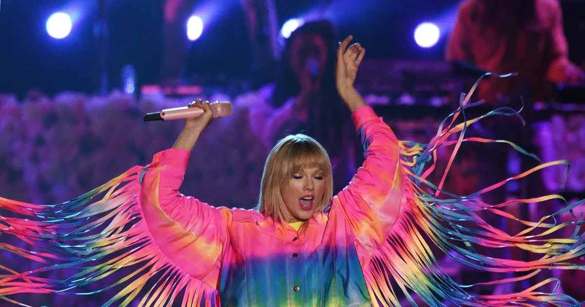 The Swifts: THESE Are Taylor Swift's Parents!