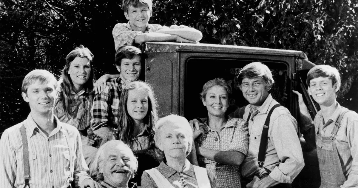 'The Waltons' Reboot See 1st Photo Of New Movie Cast