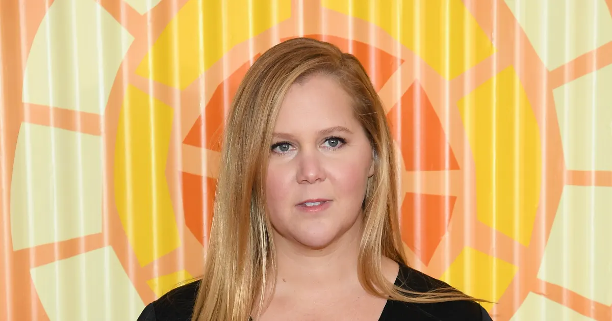 Amy Schumer, Dave Chappelle Headlining Netflix Is A Joke Fest(02)