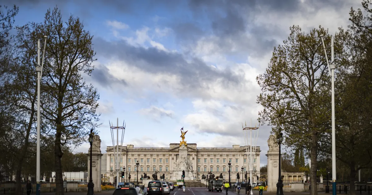 Protesters Stage AntiMonarchy Demonstration In Buckingham Palace(02)