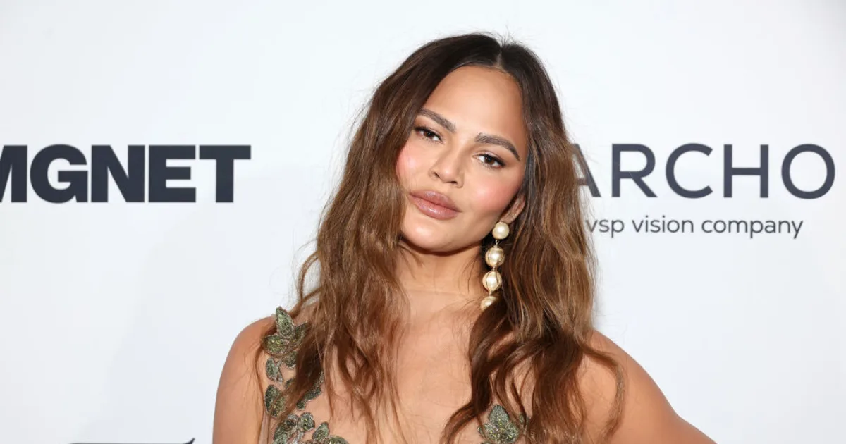 She Bares All! Chrissy Teigen Wows In Sheer Floral Dress(00)