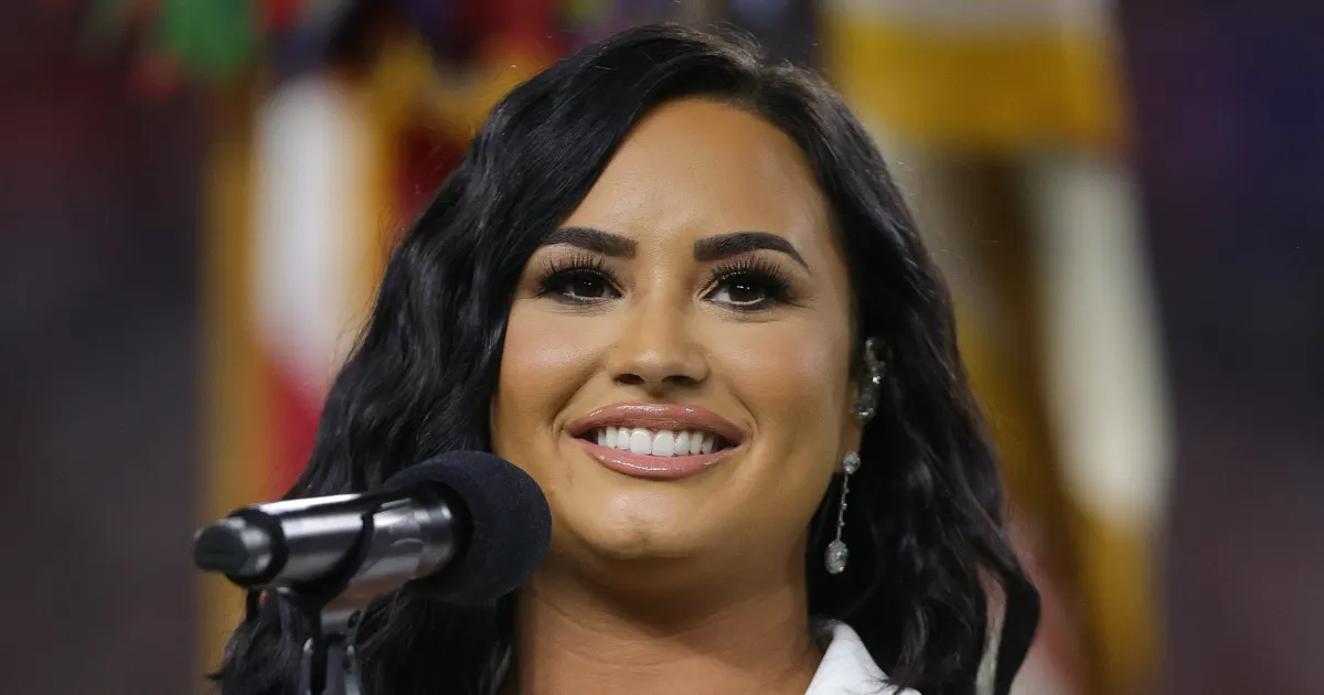 Demi Lovato Shares 'No Makeup Monday' Glowing Bareface Selfie