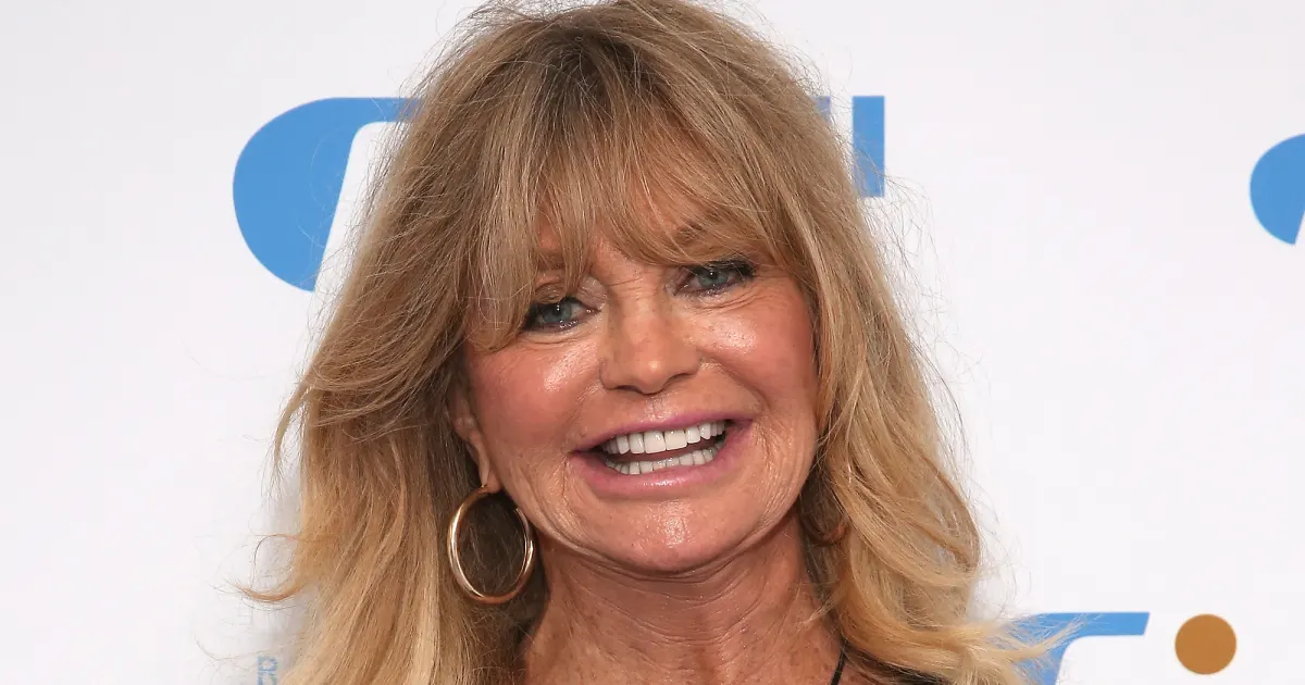 Goldie Hawn Dances To Dua Lipa On Her Mini Trampoline