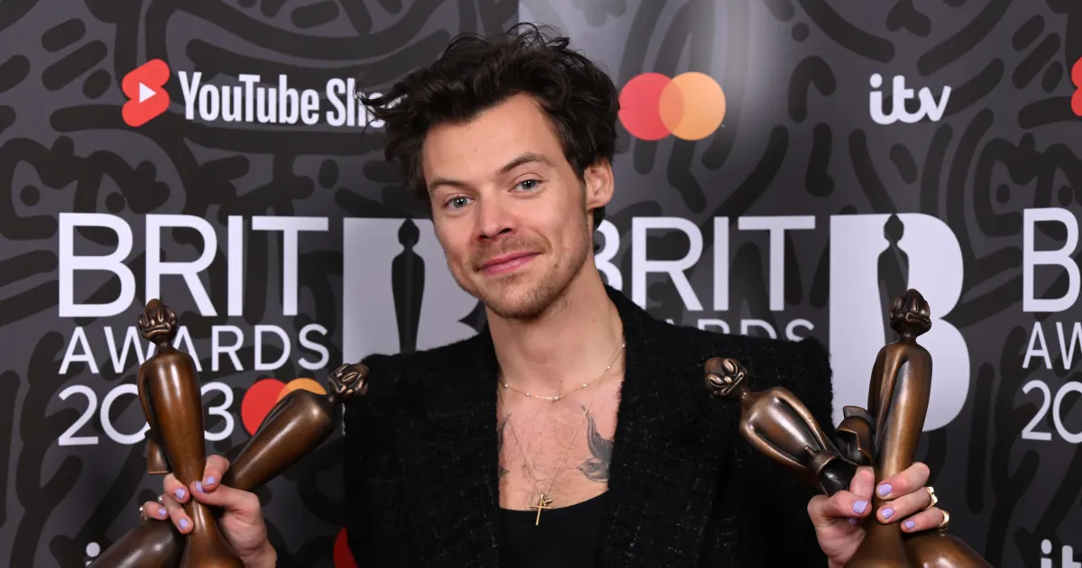 After Emily Ratajkowski Kiss: Harry Styles On The Road With Ex!