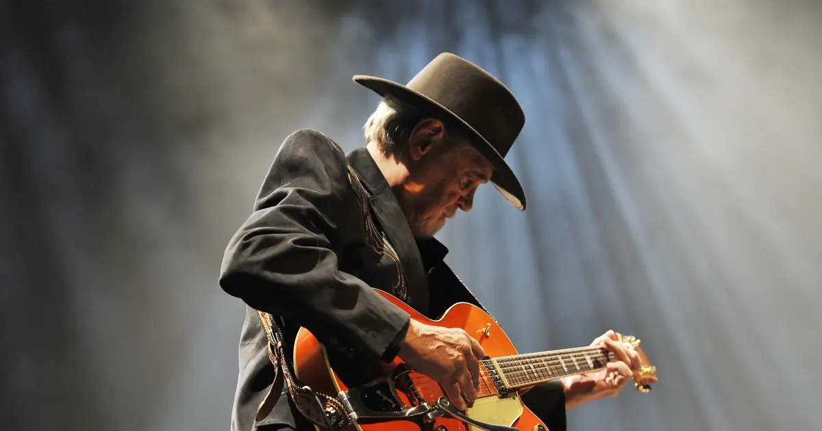 Guitar Legend Duane Eddy Passes Away At 86