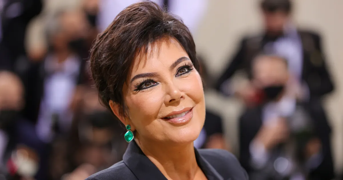 Kris Jenner Sings Jingle Bells As A Christmas Surprise For Fans 211224 Gxped33ao6