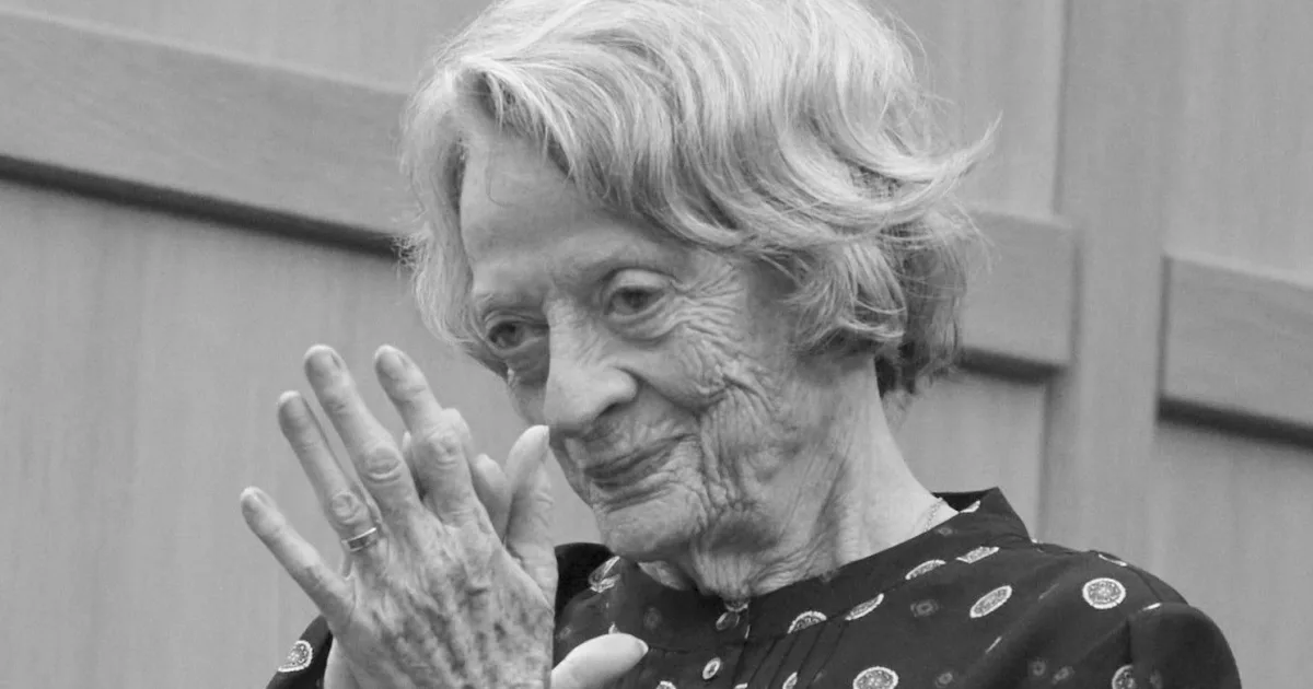 Maggie Smith Remembered Her CoStars Pay Tribute To The Actress
