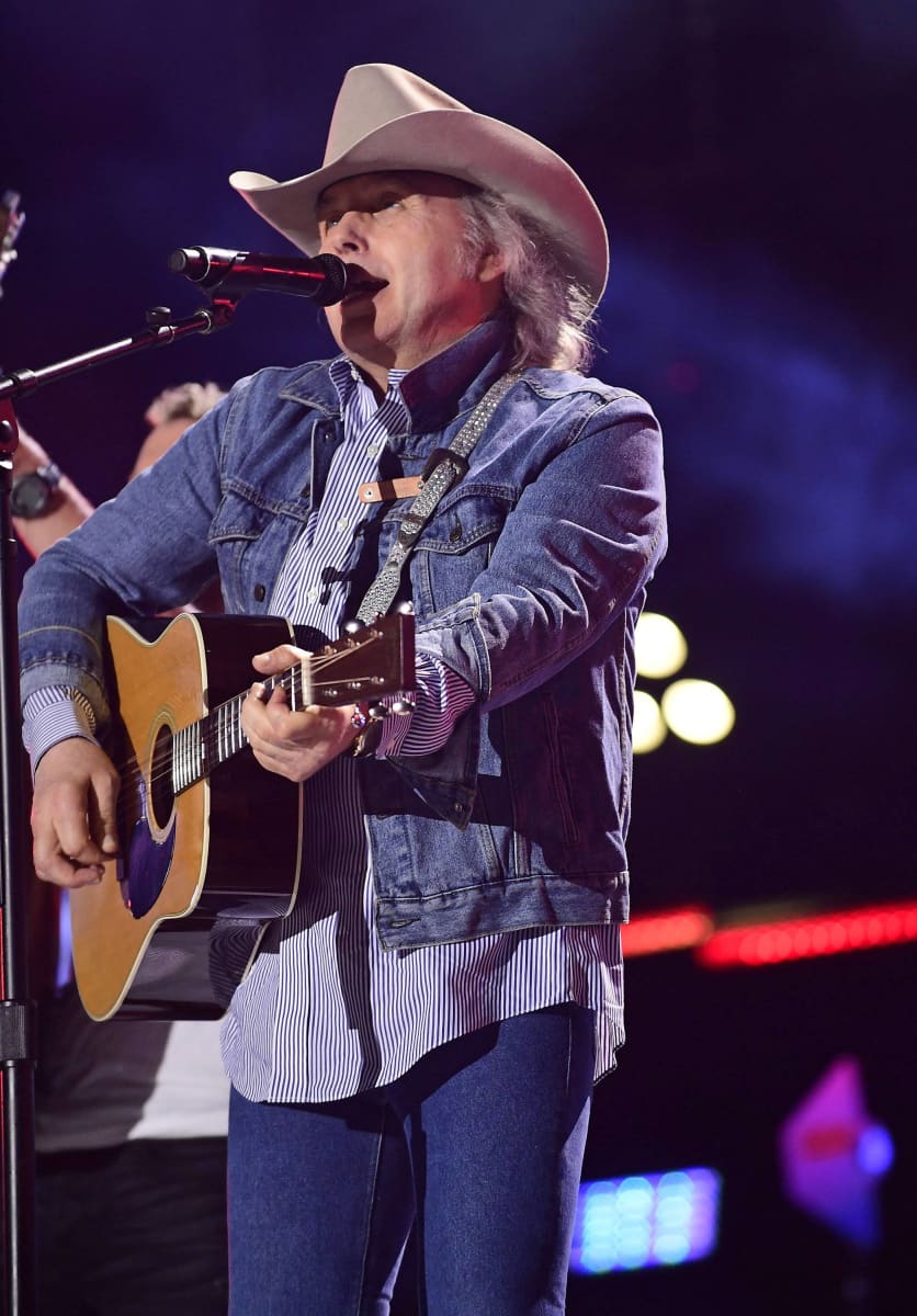 country-singer-of-the-year-2023-image-to-u