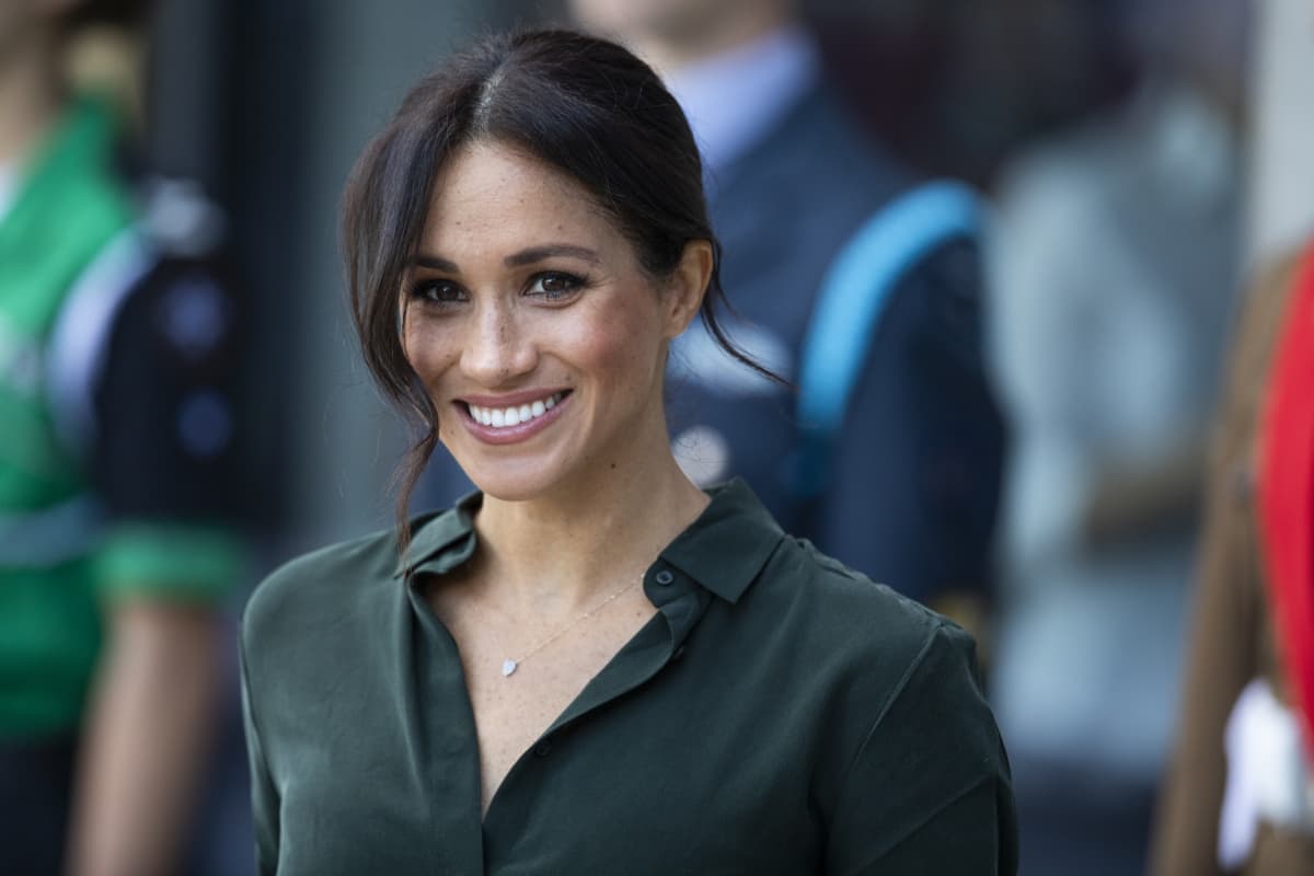 Meghan Markle & Gloria Steinem Talk Politics In Outdoor ...