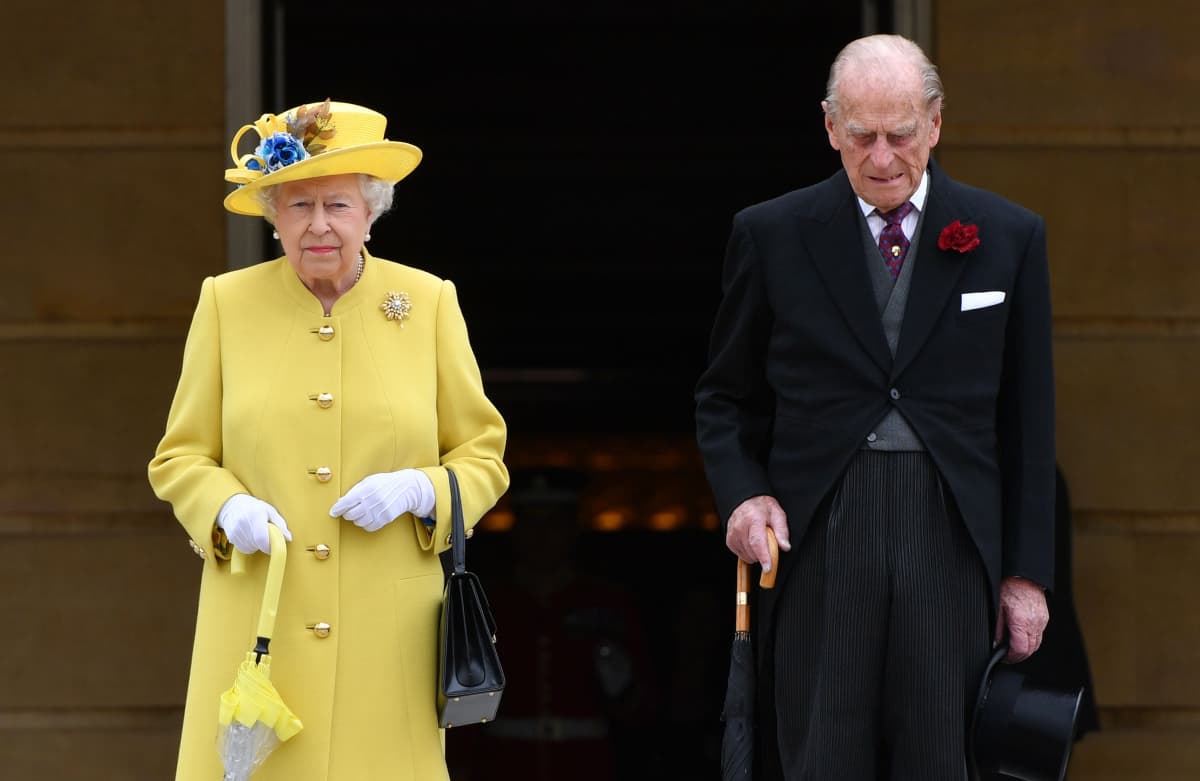 Queen Elizabeth 2021 : The Queen & Prince Philip Returning To Buckingham Palace ...
