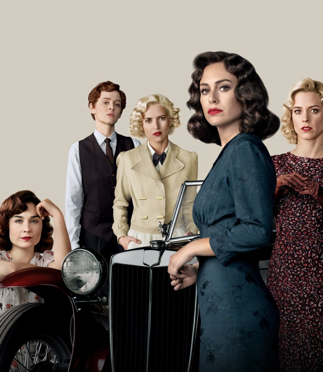 The Cast Of Cable Girls In Real Life Some of the cast members are not listed in the credits. the cast of cable girls in real life