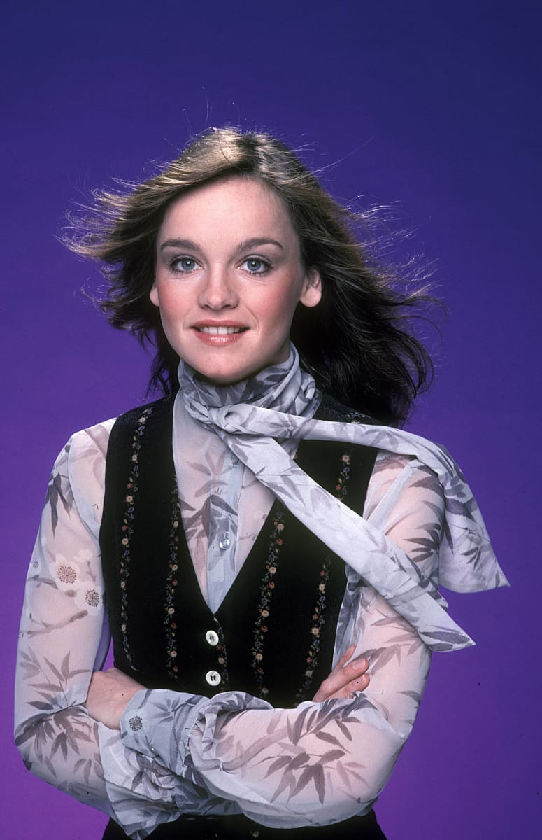Nancy Drew Pamela Sue Martin Appears In The 2019 Remake She is best known for her portrayal of teenage detective nancy drew on the television series the hardy boys/nancy drew mysteries and for originating the role of socialite fallon carrington colby on the abc nighttime soap opera dynasty. nancy drew pamela sue martin appears