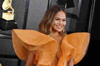 Chrissy Teigen Deletes Twitter After Final Message Explaining Why see last tweets message 2021 screenshots