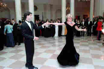 John Travolta and Lady Diana dancing during Ronald Reagan's Gala at the White House in 1985.