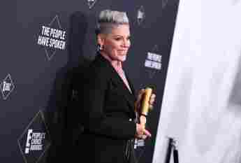Pink poses with the Peoples Champion Award during the 45th annual E! People's Choice Awards.