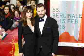 Dakota Johnson y Jamie Dornan durante el Festival Internacional de Cine de Berlín en febrero de 2015