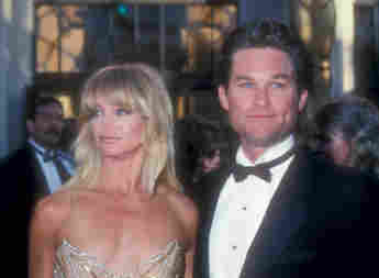 Goldie Hawn and Kurt Russell on the red carpet at the 1989 Academy Awards.