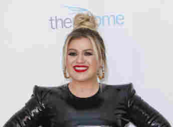 Kelly Clarkson Talks Coping With Divorce Through Songwriting