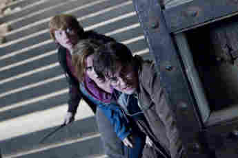 Rupert Grint, Emma Watson y Daniel Radcliffe en una escena de 'Harry Potter y las reliquias de la muerte: Parte 2'